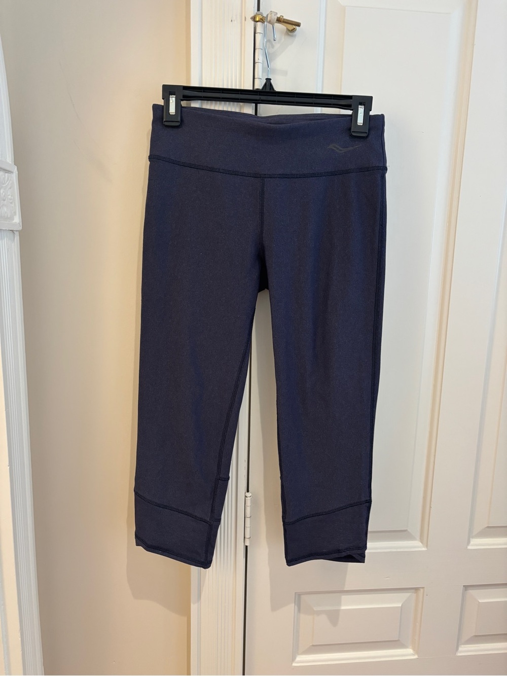 Saucony Blue Women's Cropped Athletic Leggings